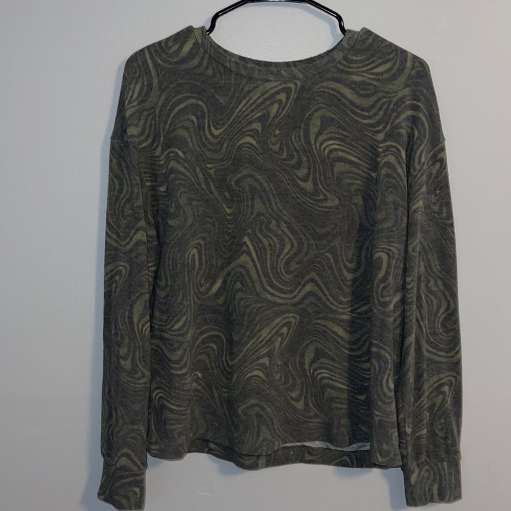Hydro dip pattern long sleeve shirt TIME AND TRU size M green and black